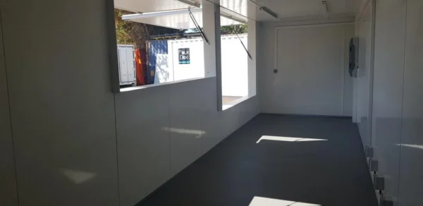 CONTENEURS-BAR EN BOIS DE 40 PIEDS